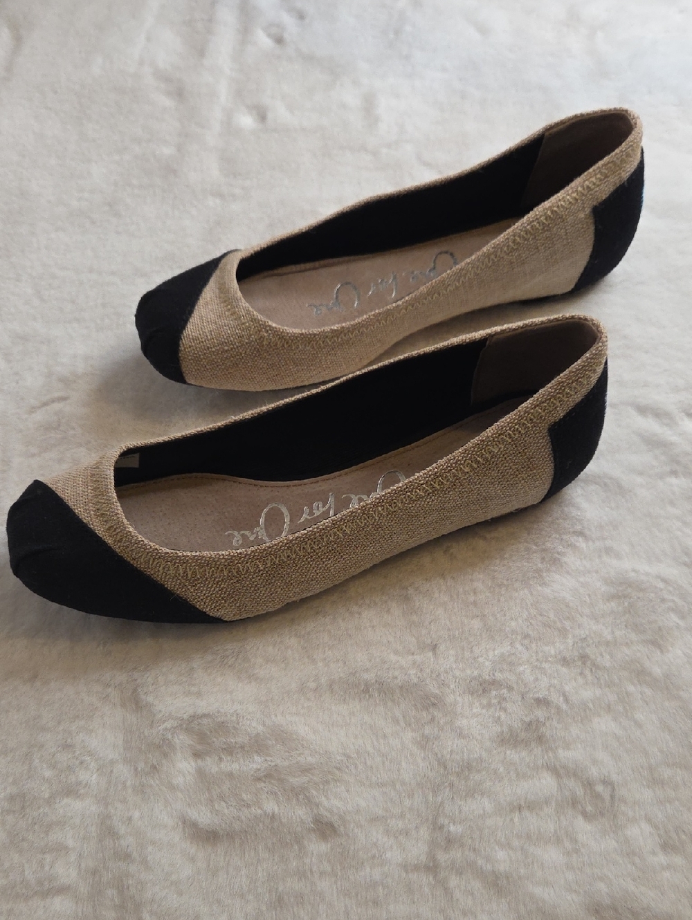 Toms Black and Tan Two-Tone Ballet Flats